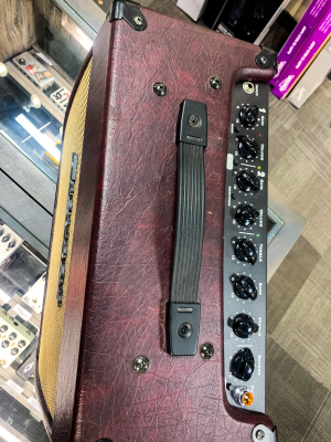 Store Special Product - Traynor - Custom Valve 15 Watt All-Tube 1x12 Guitar Combo Amp - Wine Red